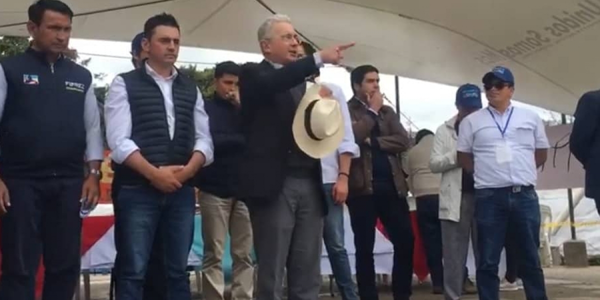Captura de pantalla Álvaro Uribe en La Calera.