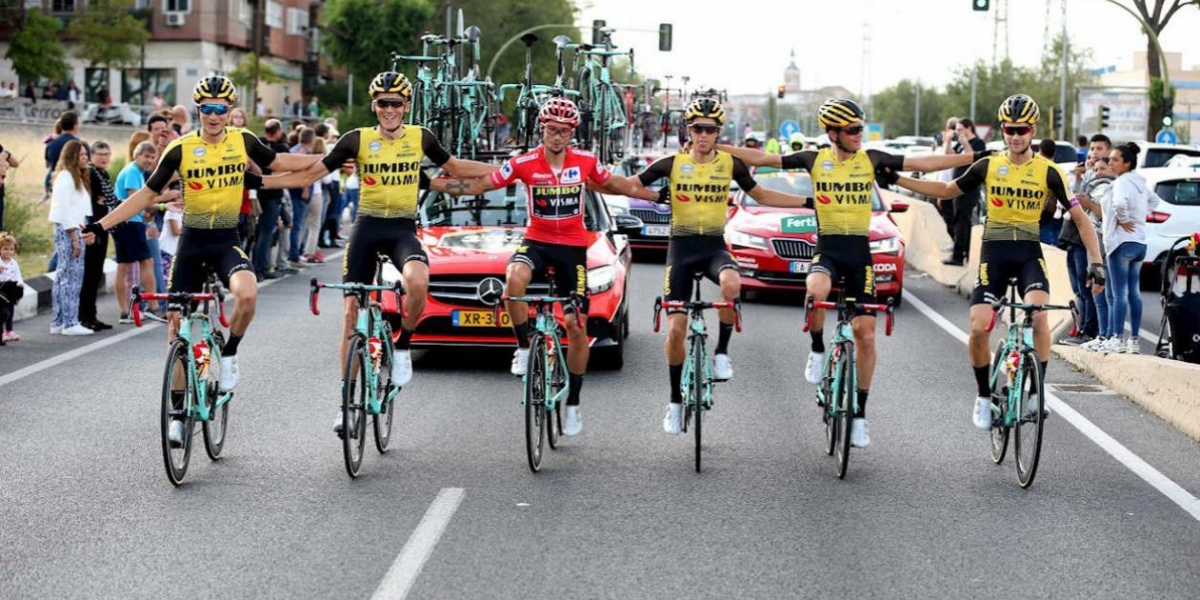 EFE Primoz Roglic y su equipo, el Jumbo Visna.