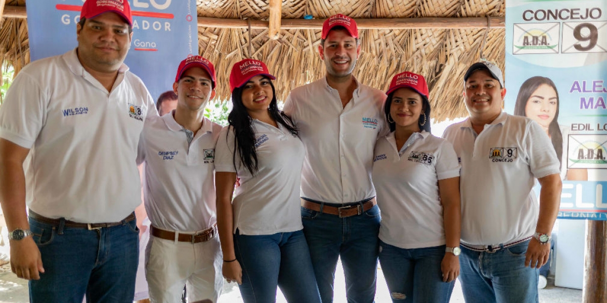 Cortesía El Mello reunido con simpatizantes de su campaña.