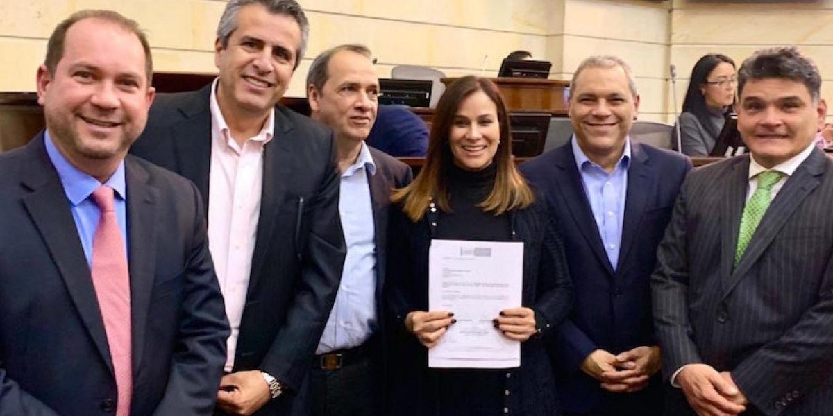 @Maritza_Senado Grupo de senadores que radicaron el Proyecto de Ley.
