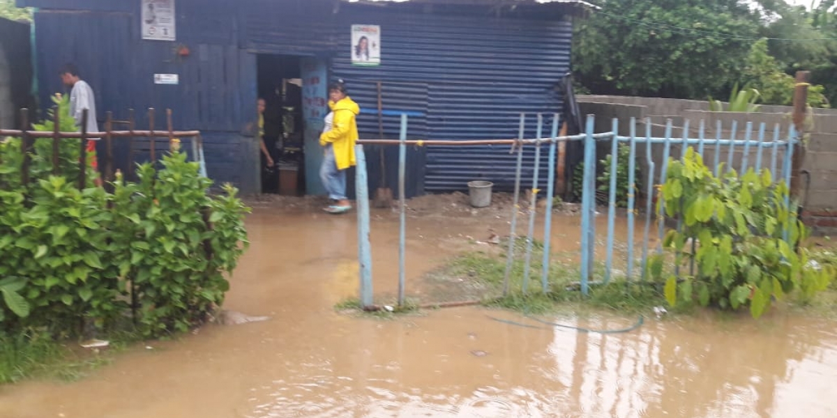 Cortesía Las cerca de 10 horas seguidas de lluvias afectaron a la población zonera.