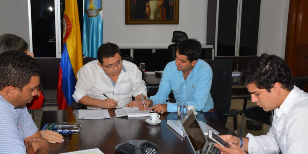 El alcalde Rafael Martínez se reunió con el viceministro de Vivienda, Víctor Saavedra. 