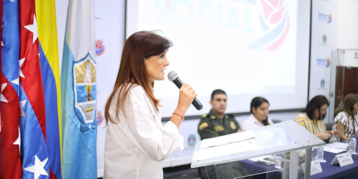 Durante la jornada, la gobernadora Rosa Cotes, quien presidió la sesión, mostró avances y logros de su gobierno. 