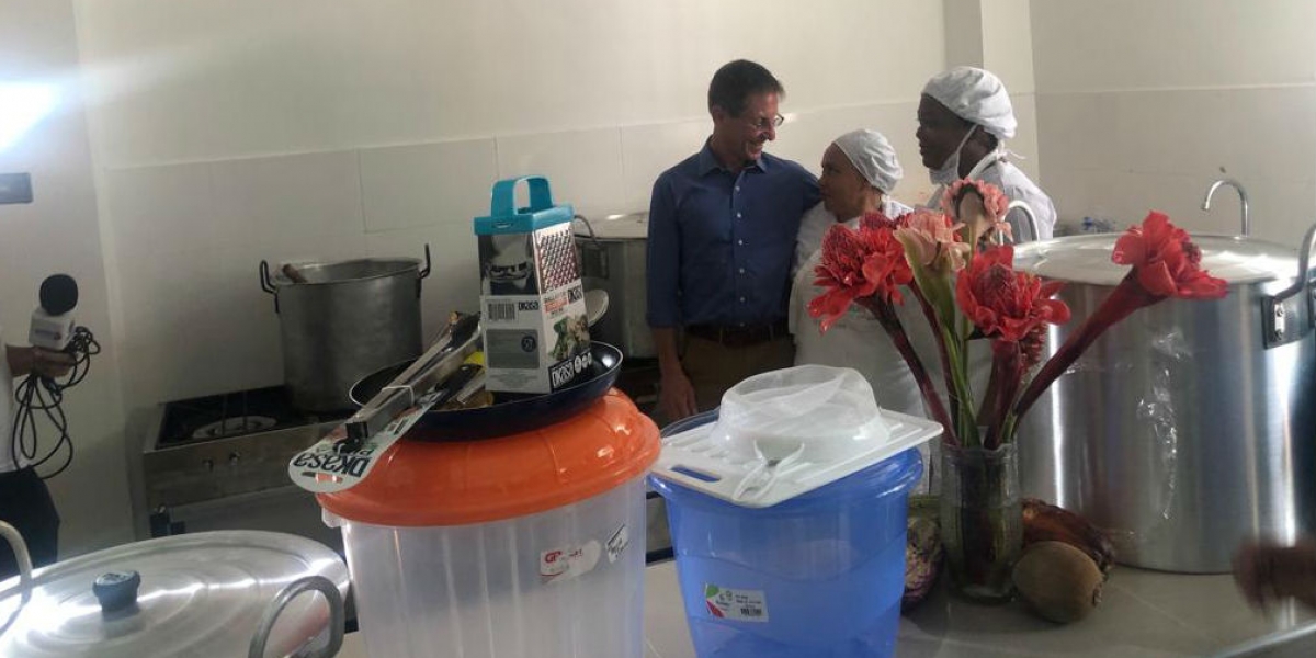 Entrega de cocina en la Institución Educativa Jhon F. Kennedy.