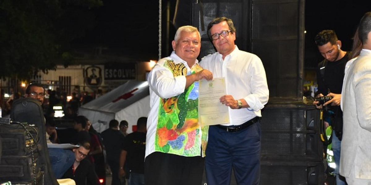 Alcaldía de Ciénaga El superintendente de Notariado y Registro, Rubén Silva Gómez, y el alcalde de Ciénaga, Luis Alberto Tete Samper.