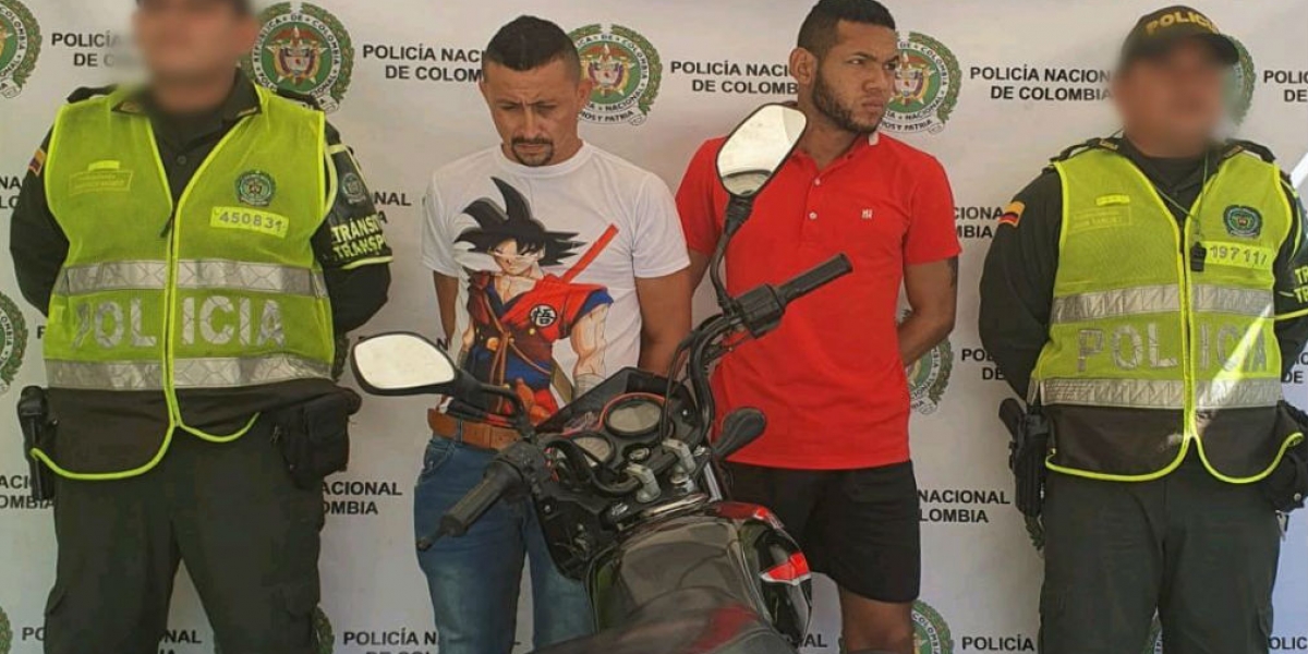Policía Metropolitana Geovanny Carmona Velásquez y Gilberto Correa Babilonia.