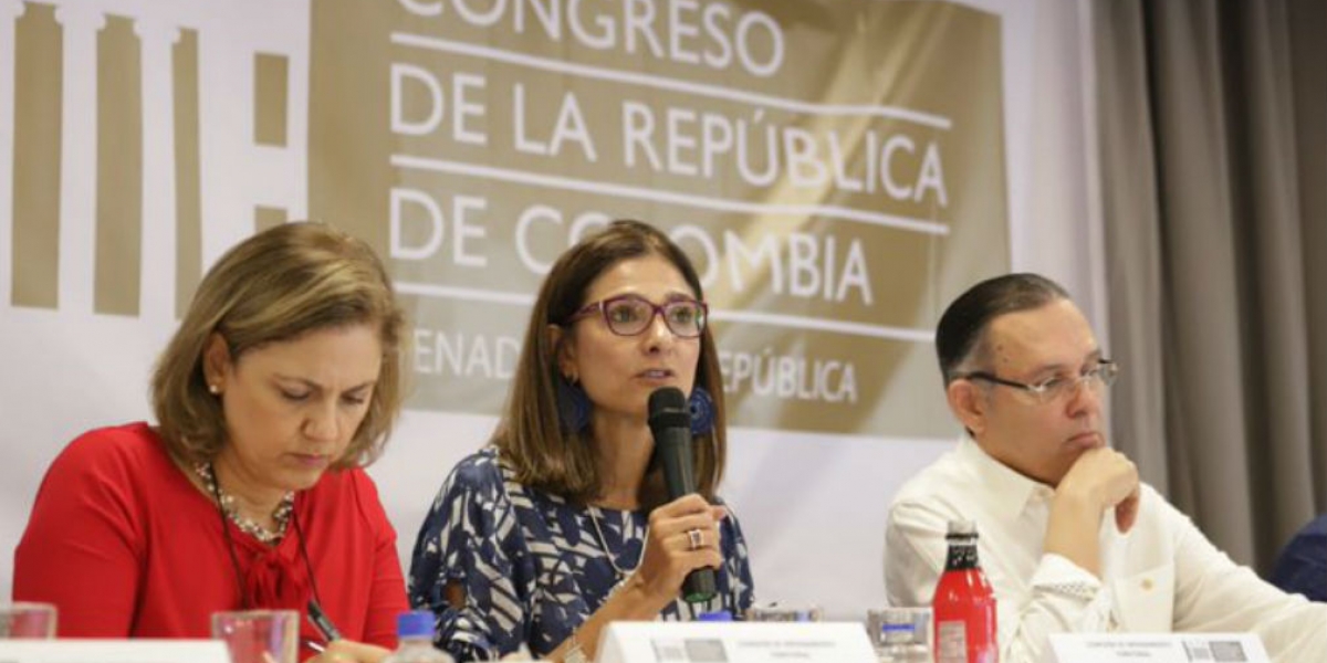 Twitter Ángela María Orozco.