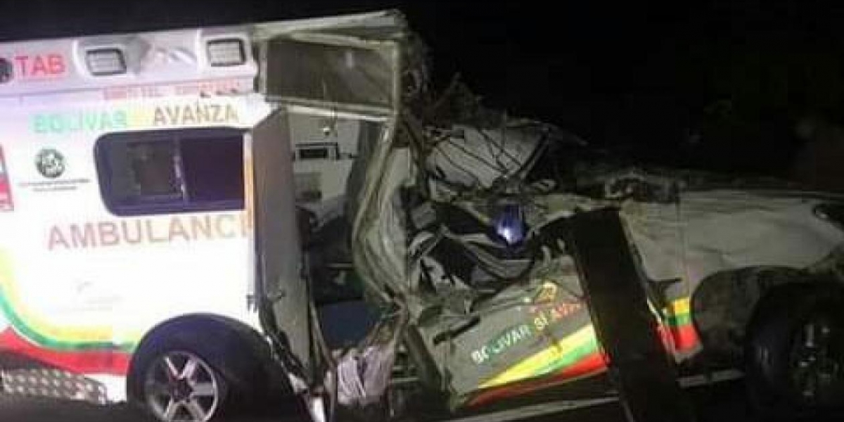 El Pilón Así quedó la ambulancia que se accidentó en el Cesar.
