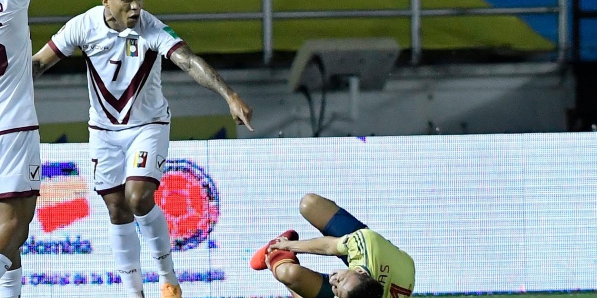 Santiago Arias lesionado. cortesía