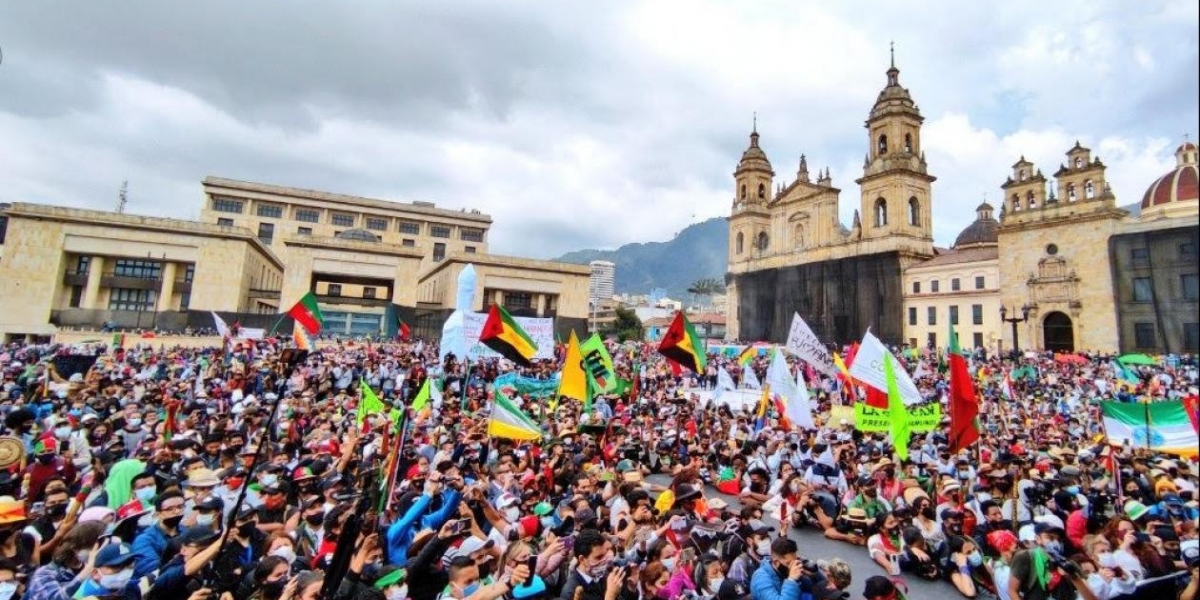 La Minga Indígena en la Plaza de Bolívar @martgaperaltae