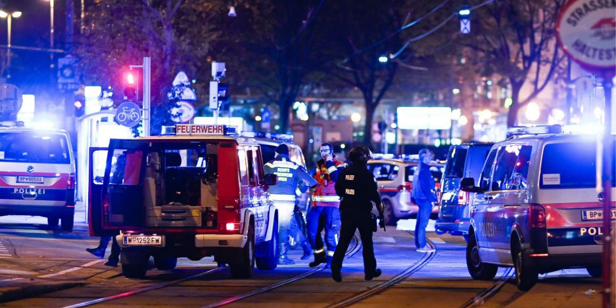 El atentado en Viena se dio sobre las 8:00 p.m., hora local.