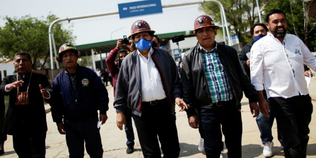 Evo Morales y sus ministros. Reuters