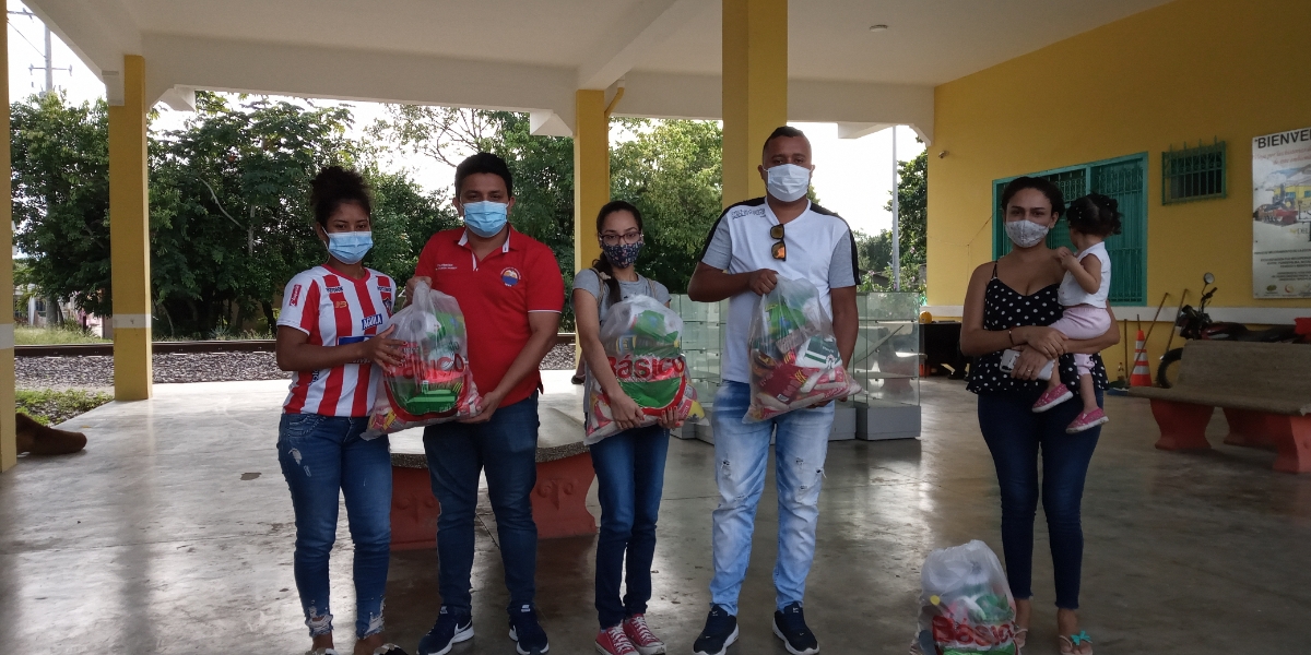 Brindando apoyo a los estudiantes y familiares en Fundación, Aracataca y El Retén.