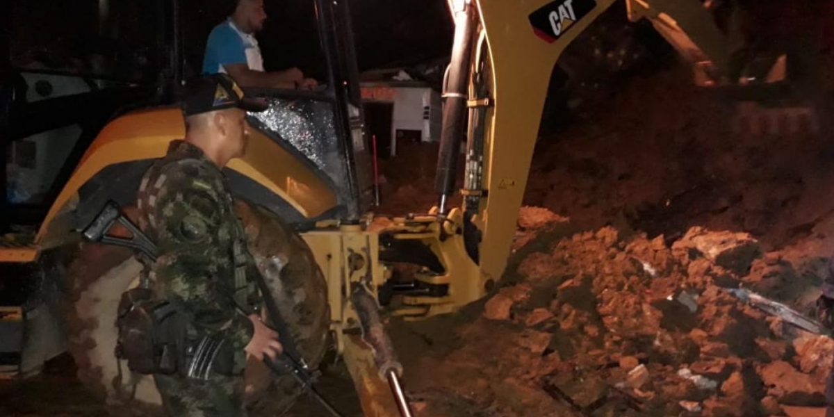 Ejército Derrumbe en Valdivia, Antioquia.