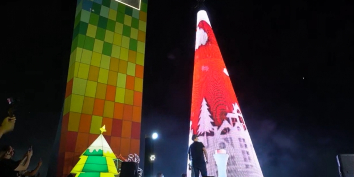 El Árbol de Navidad de Barranquilla, donado por Tecnoglass, es el más grande de Colombia.