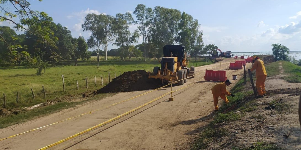 Se llevaron a cabo trabajos de ampliación de 90 metros de longitud de la vía con personal del Invías tras una nueva socavación del río.