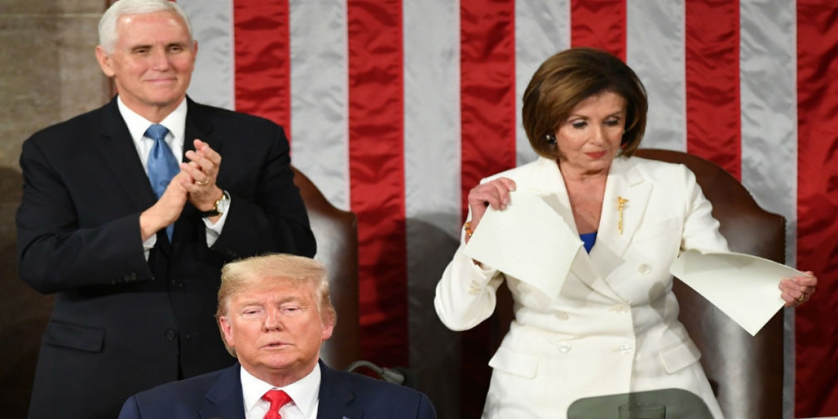 Nancy Pelosi rompe discurso del Estado de la Unión tras alocución de Trump.