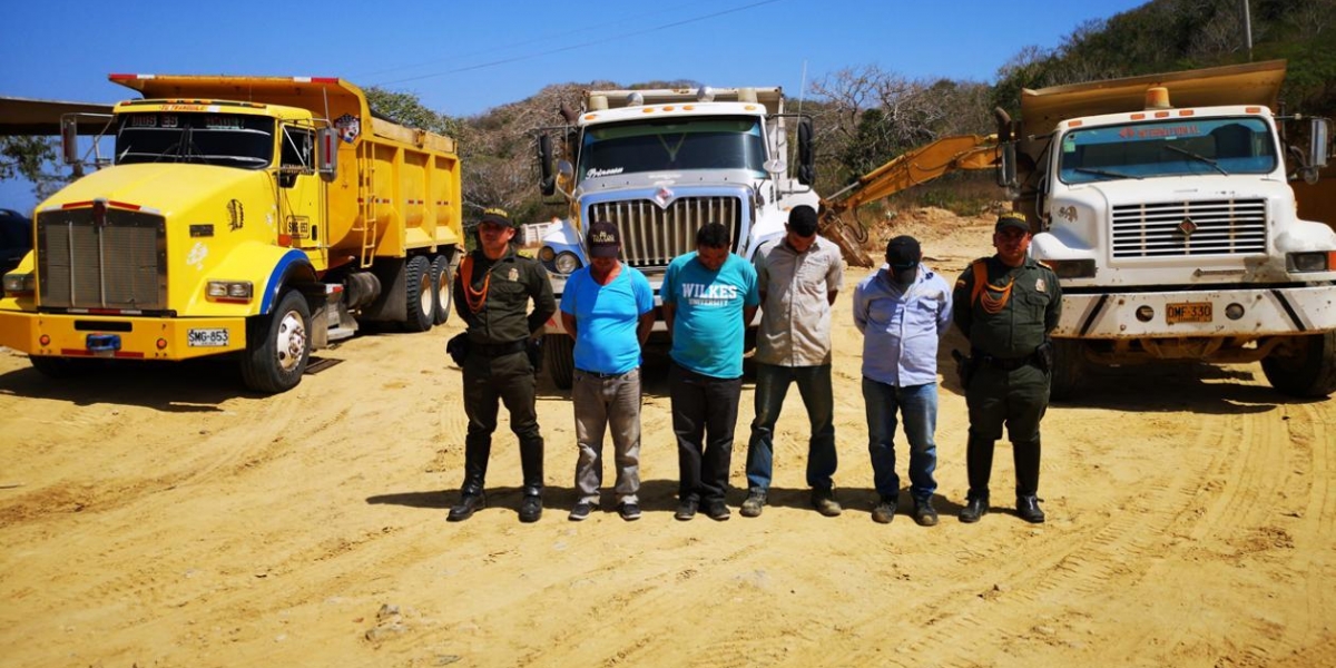 Policía Metropolitana de Barranquilla Los capturados por minería ilegal.