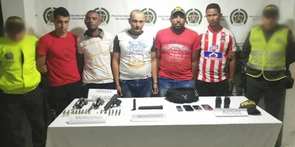 Policía del Magdalena Los capturados se movilizaban en una camioneta color blanca por la vía que conduce de Fundación al corregimiento de Doña María.