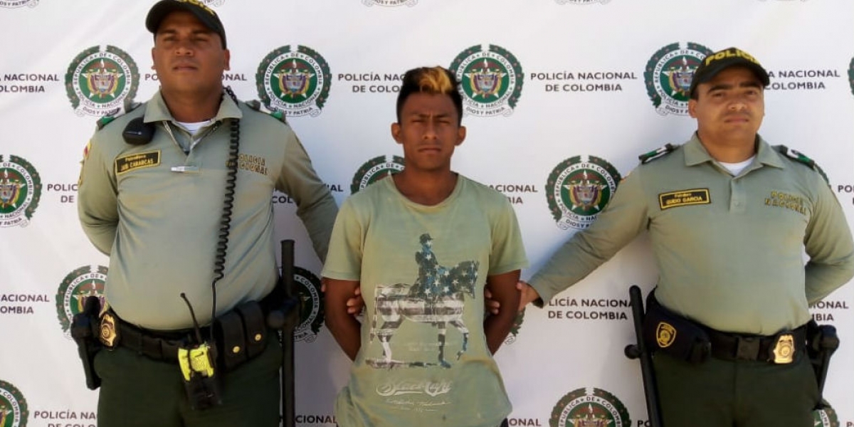 Policía Metropolitana de Santa Marta Joven capturado por atracar a turista.