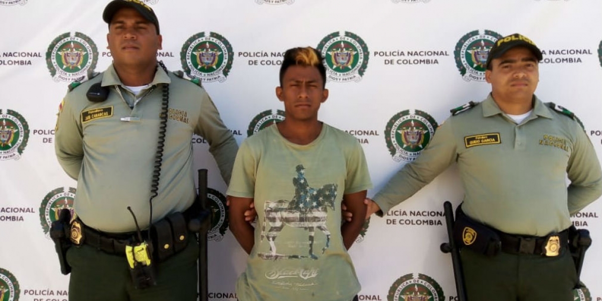 Joven capturado por atracar a turista.