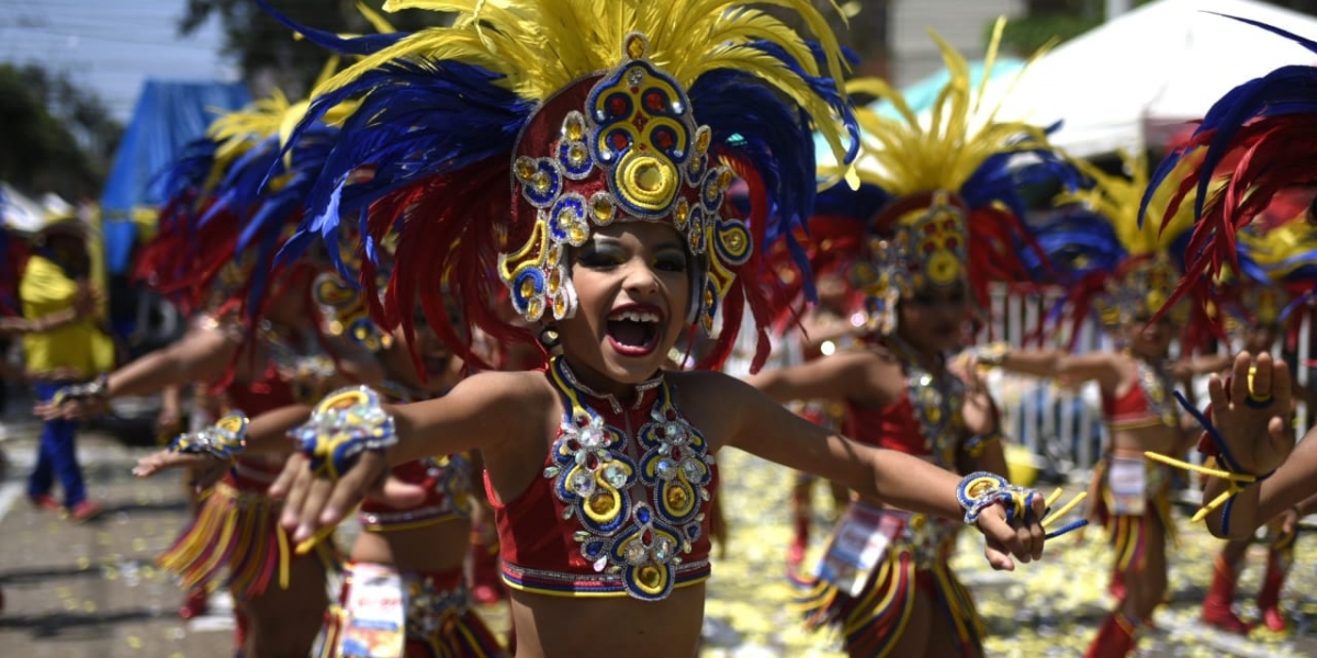 Desfile de niños en el carnaval de Barranquilla