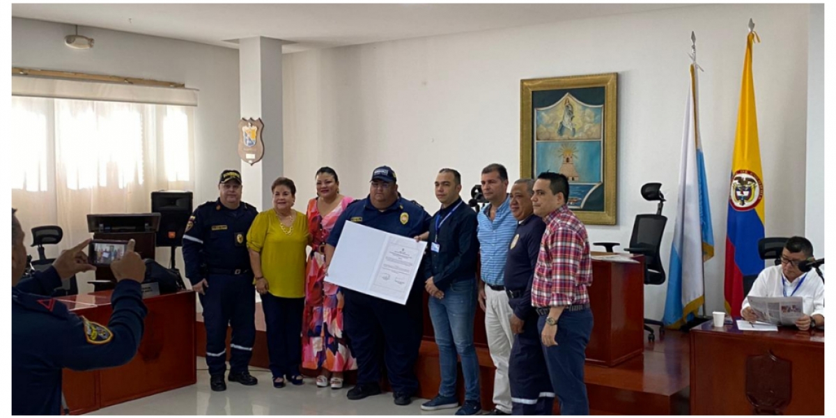 Concejo de Santa Marta Entregan nota de estilo a miembros del Cuerpo de Bomberos Voluntarios de Santa Marta.