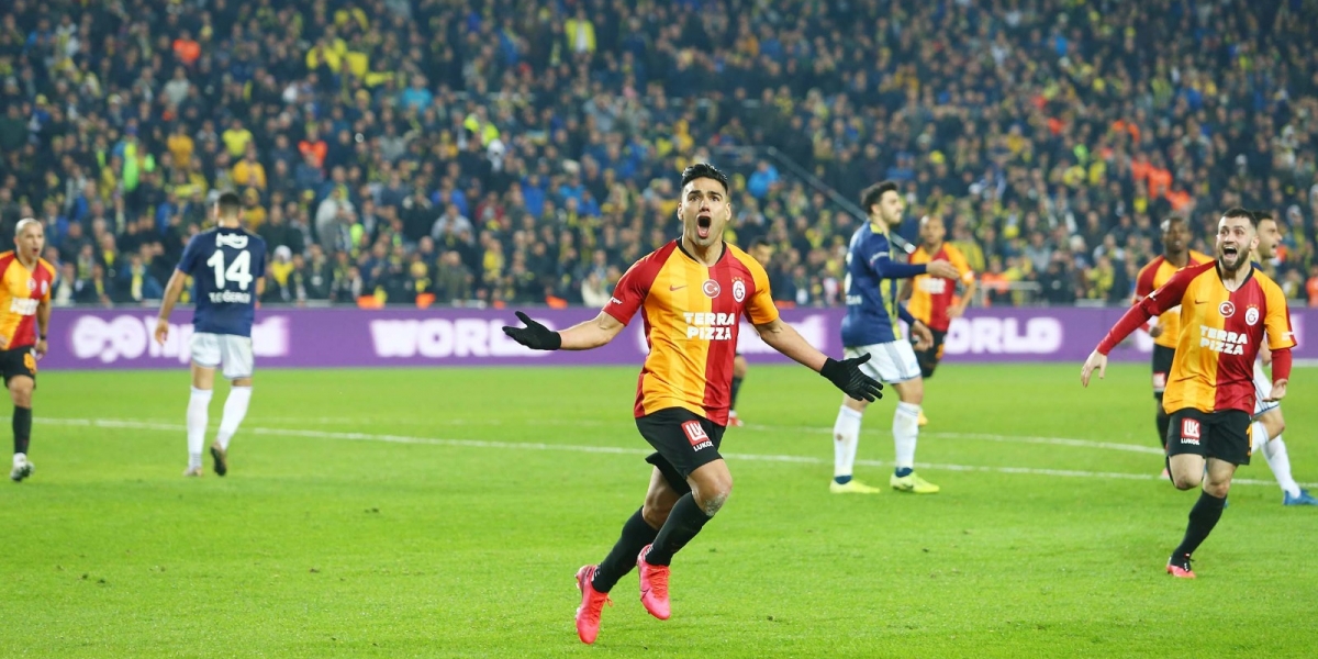 @Galatasaray El samario marcó desde el punto penal.