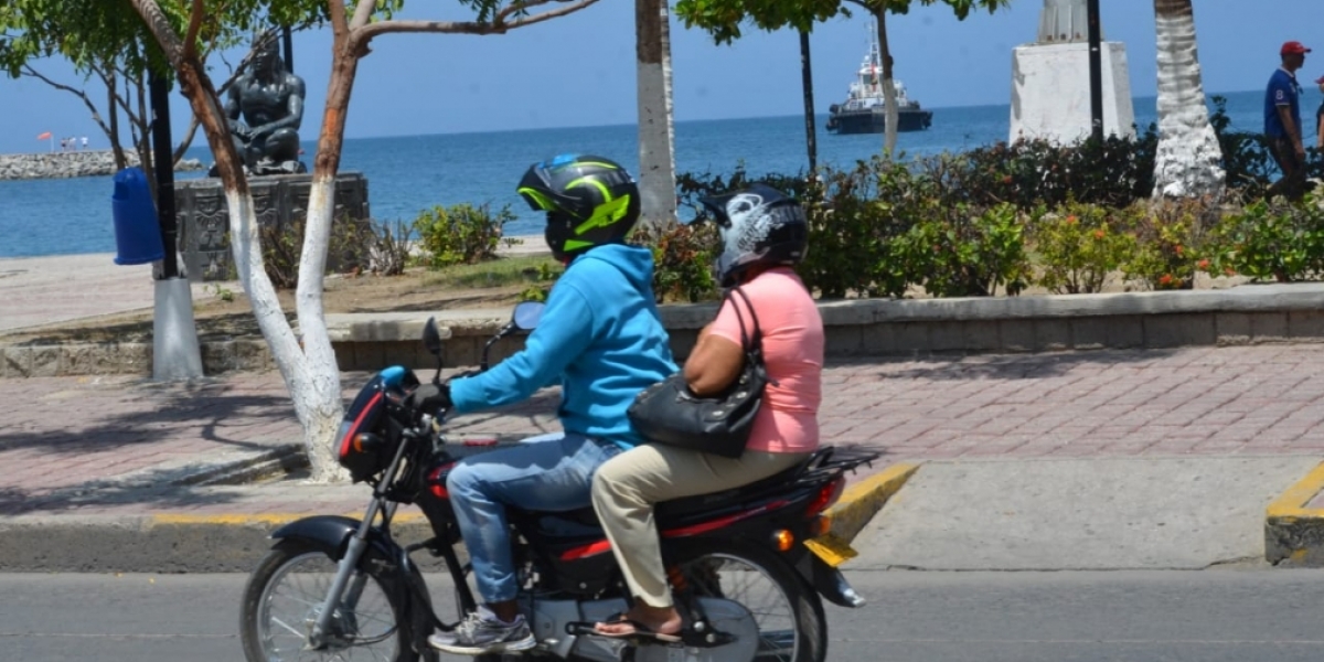 Archivo Este lunes podrán circular la motos, carros particulares y taxis que no tengan 'pico y placa'.