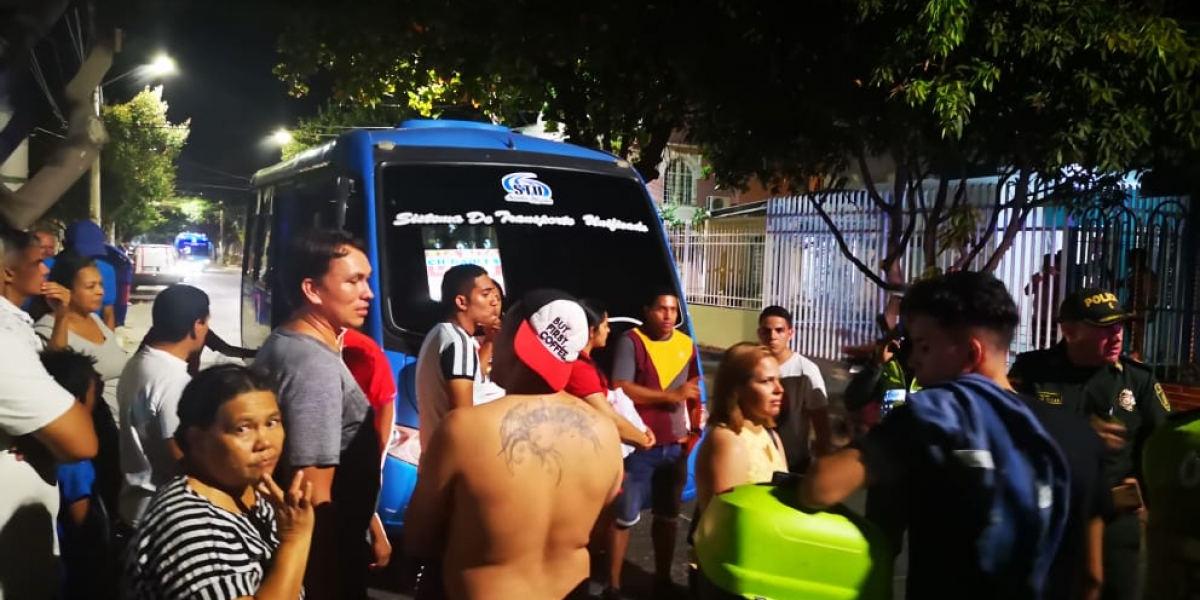 Cortesía Alboroto entre los pasajeros minutos después del atraco a mano armada.