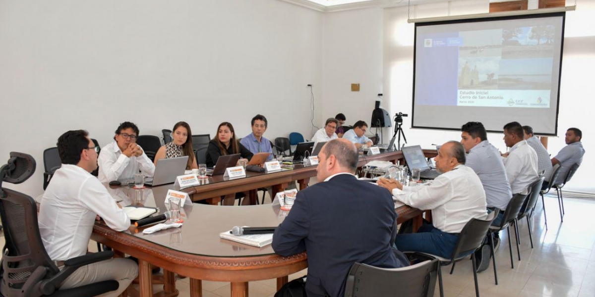 Gobernación del Magdalena El gobernador Carlos Caicedo señaló que el dragado tendrá componentes como el diseño y construcción de muelles fluviales y obras de protección.