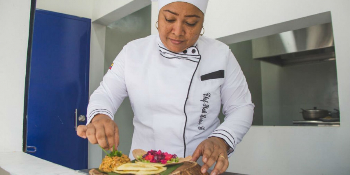 Alcaldía de Santa Marta Cocinera de la plazoleta.