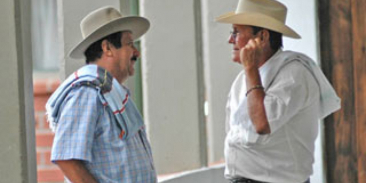 José ‘Chepe’ Barrera (derecha), junto al exjefe paramilitar Hernán Giraldo. 