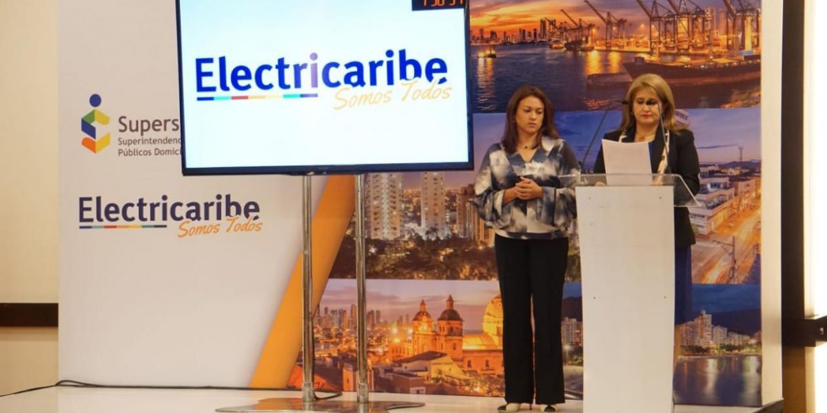 Ángela Patricia Rojas Combariza, agente Especial de Electricaribe, firmó con Empresas Públicas de Medellín -EPM- y el Consorcio Energía de la Costa.