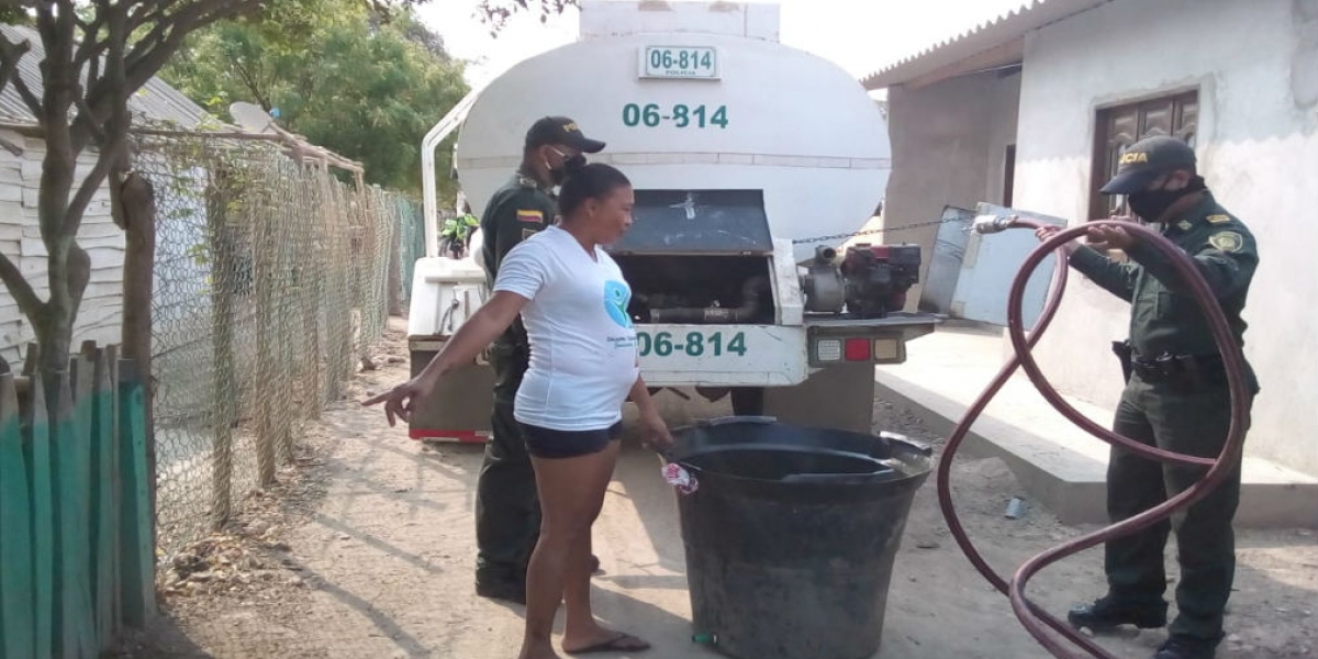 cortesía. Carrotanque donado por la policía.