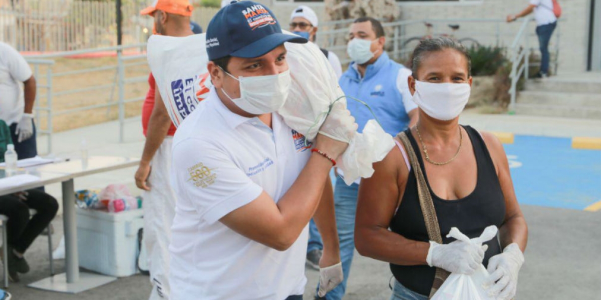 cortesía. Entrega de mercados.