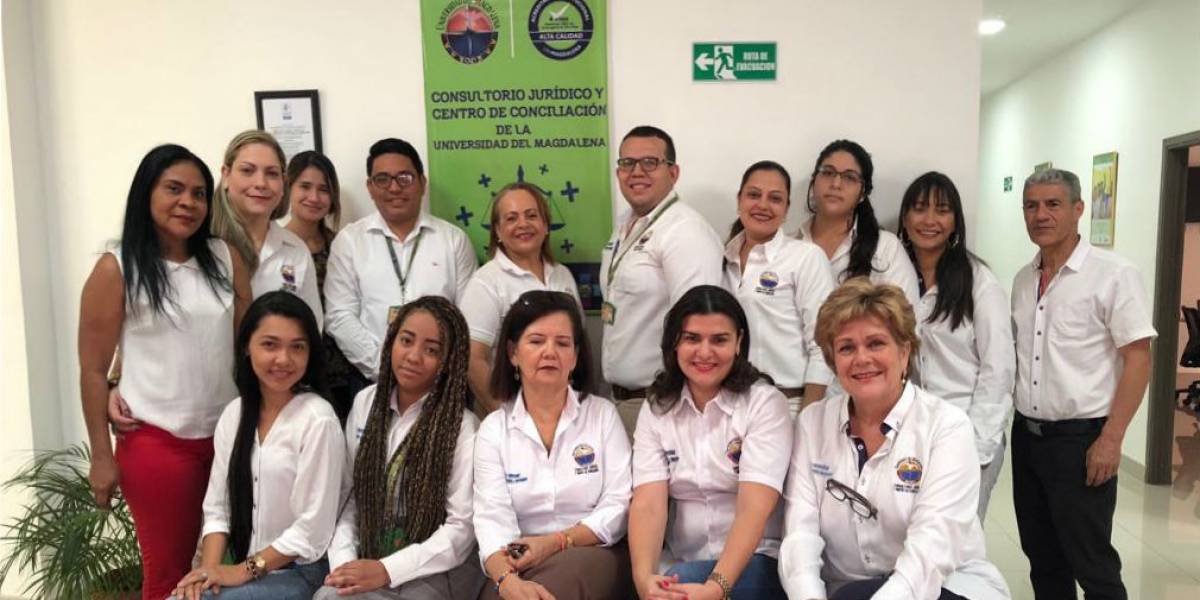 cortesía. Personal del consultorio jurídico.