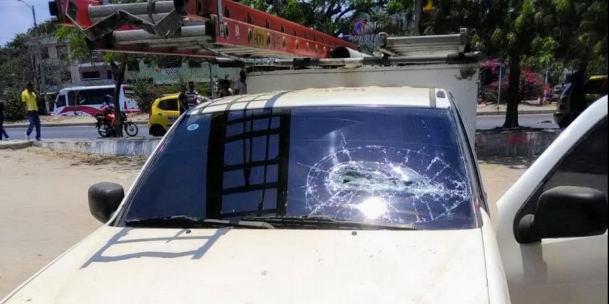 Electricaribe Así quedó la camioneta de la brigada.