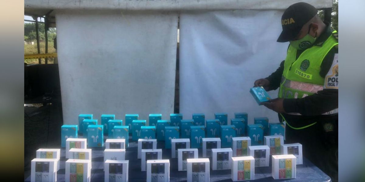 Policía Fiscal y Aduanera Mercancía de contrabando.
