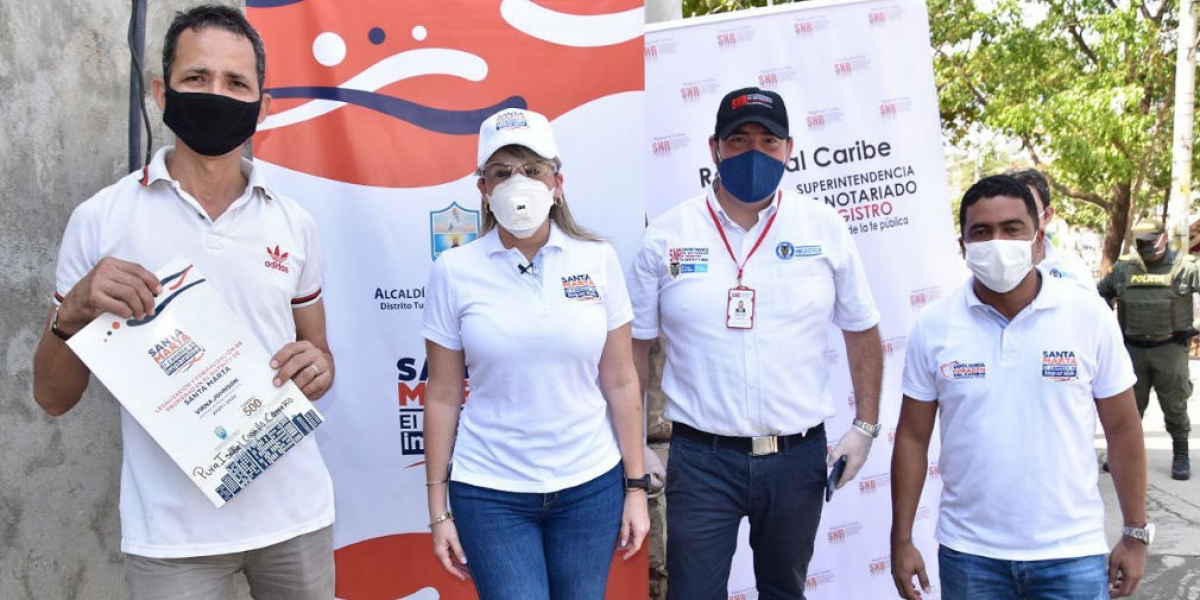 Alcaldía de Santa Marta Entrega de títulos de propiedad.