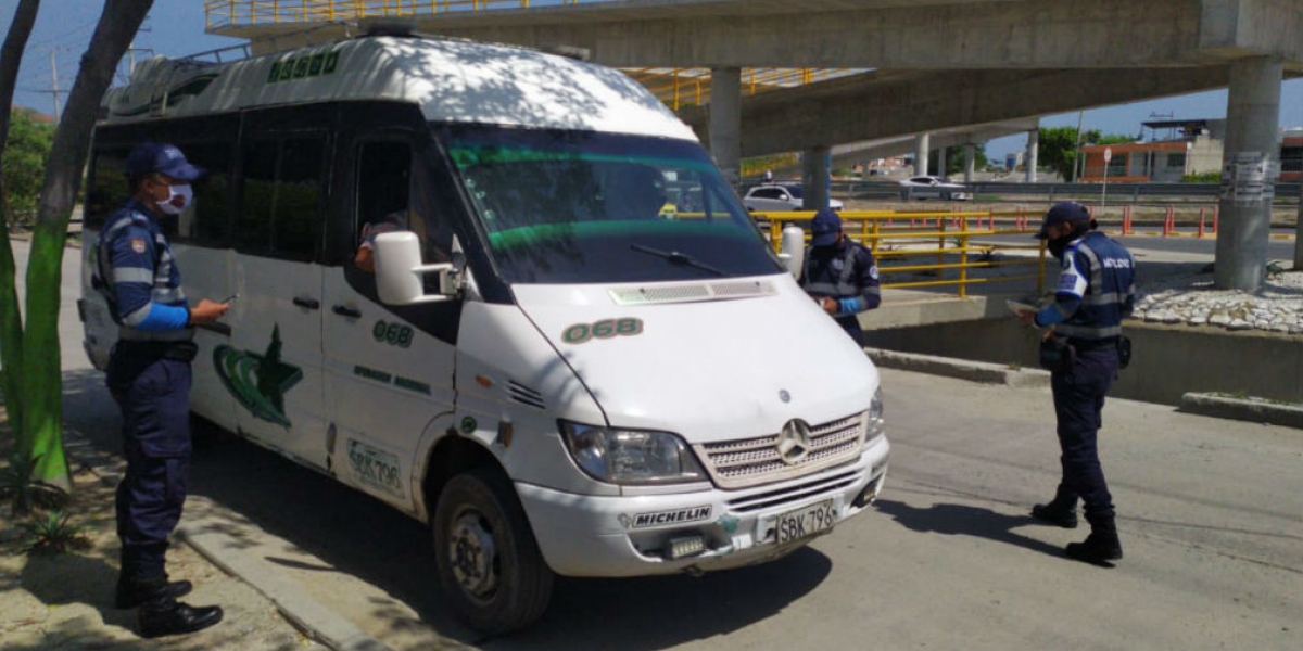 Control a vehículos de transporte intermunicipal.