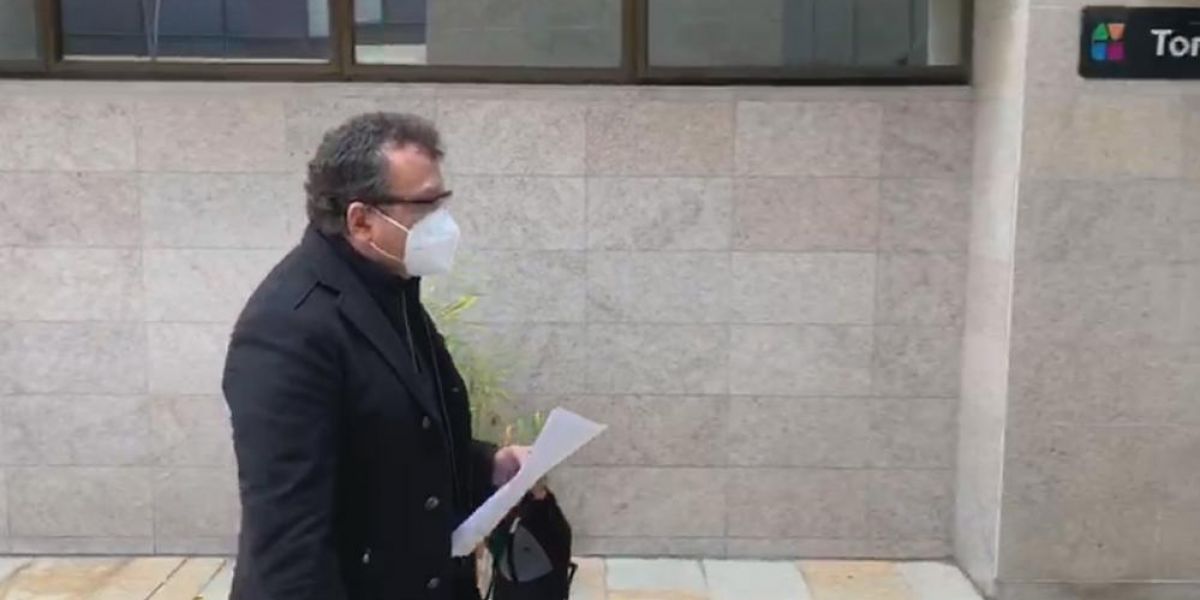 Senador Pulgar asistiendo a la corte. Cortesía.