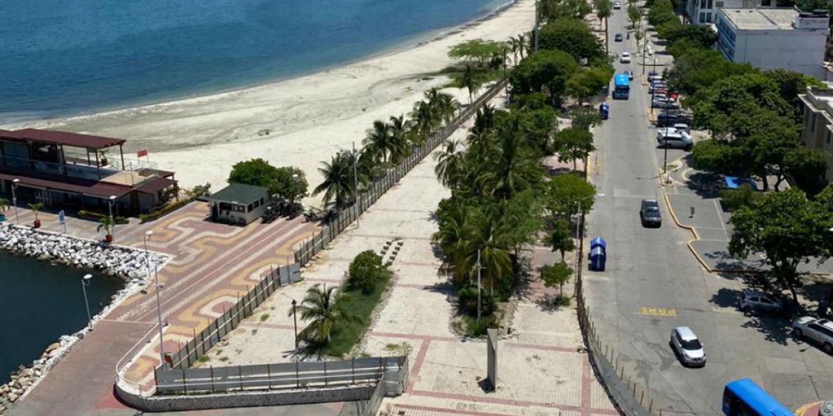 Archivo Camellón de la bahía en Santa Marta.