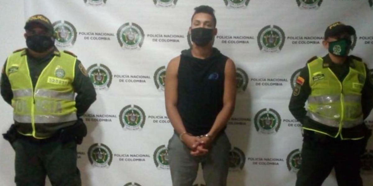 Policía del Magdalena Joven capturado por las autoridades.