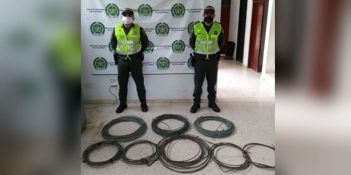Cables recuperados por las autoridades en Cerro de San Antonio.