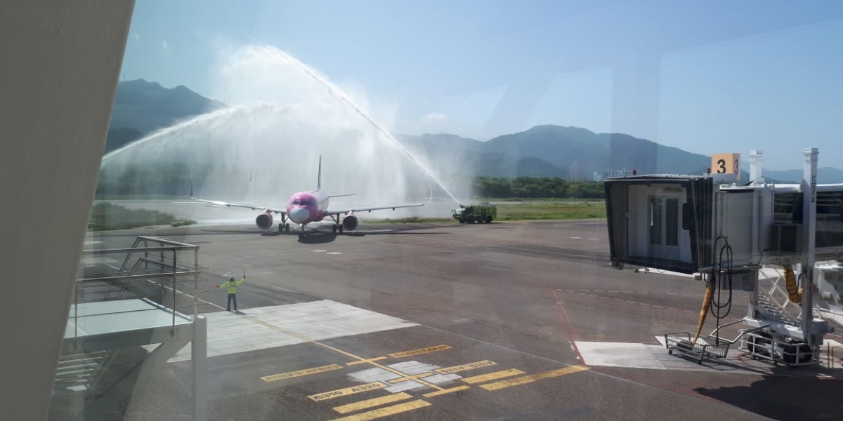 Alcaldía de Santa Marta Llegada del vuelo al aeropuerto.