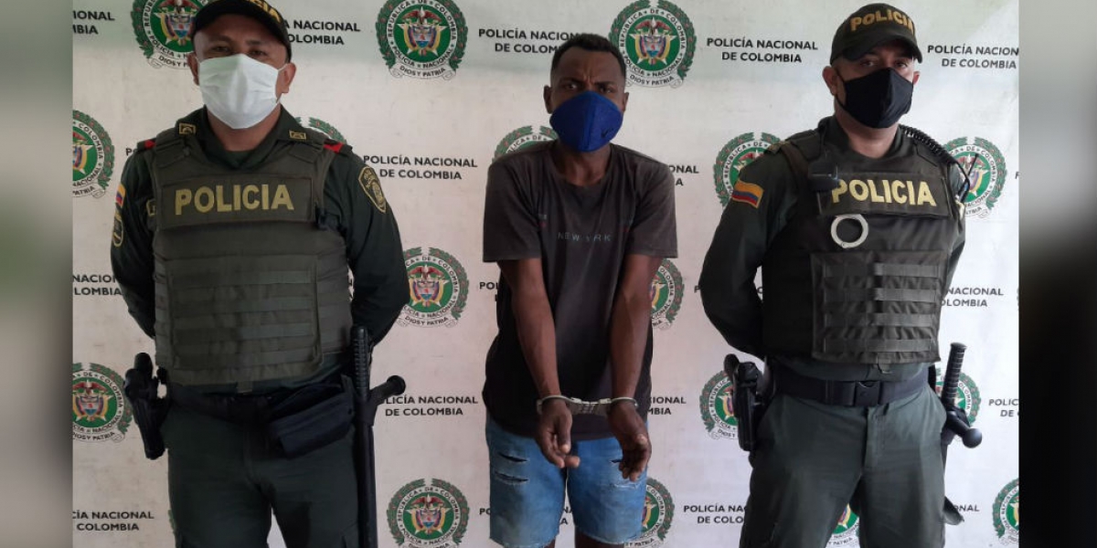 Policía Jaider Álvarez Contreras.