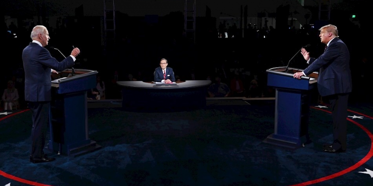 Twitter Joe Biden (izq) y Donald Trump (der) durante el debate televisado de la noche del martes.