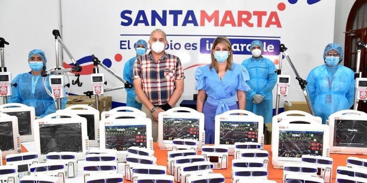 Virna Johnson, alcaldesa de Santa Marta, anunciando que Santa Marta tenía 220 camas UCI, cifra que nunca se ha reflejado en Minsalud.