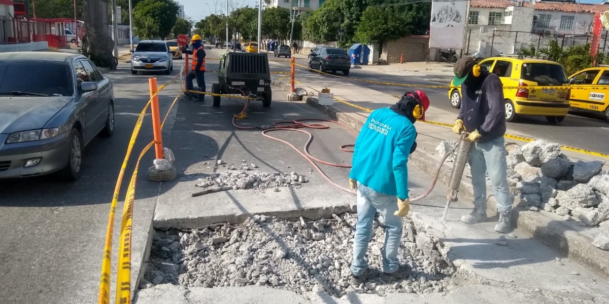 Seguimiento.co Este viernes se iniciaron nuevos arreglos en la avenida del Ferrocarril, en el sector del Mayor.